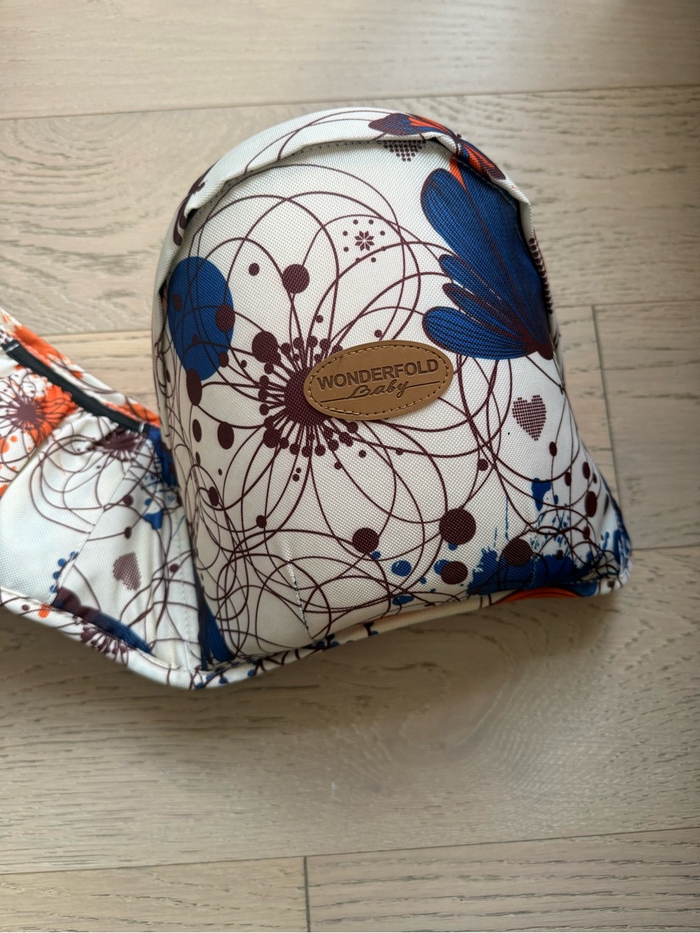 Wonderland baby hip carrier Cream Floral Stroller Accessory. New